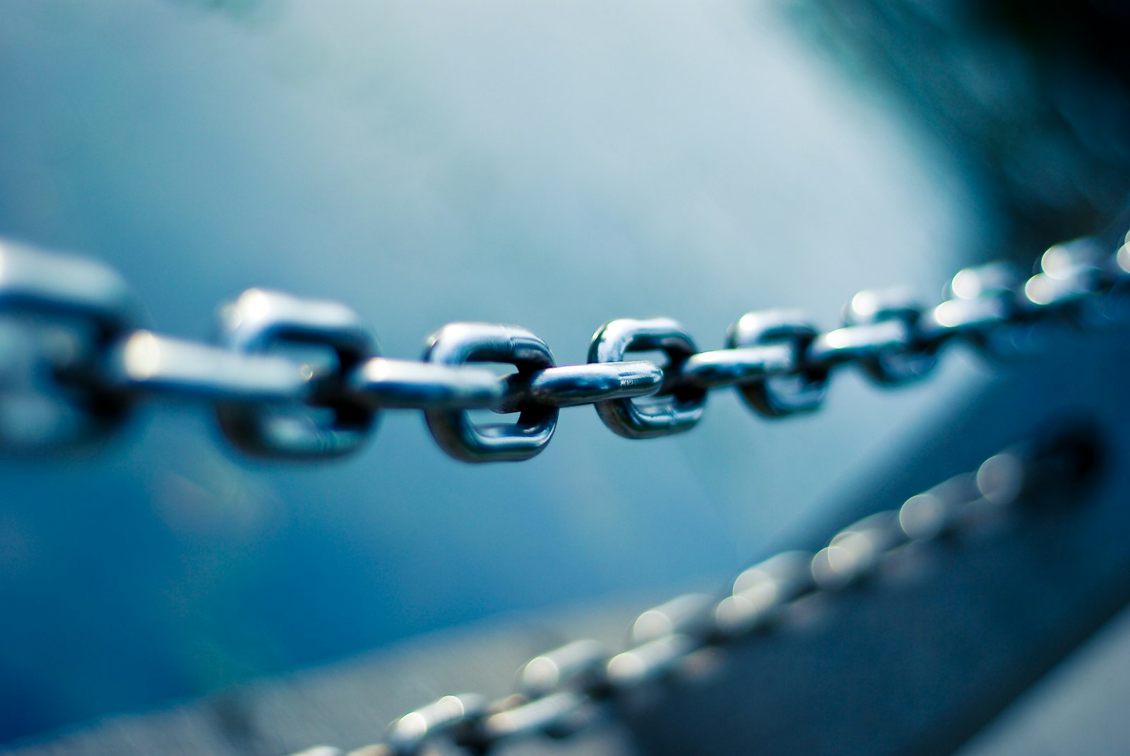 Close-up of a steel chain, a visual metaphor for link authority